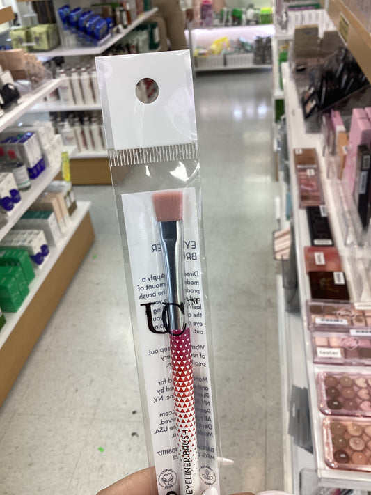 UC eyeliner brush